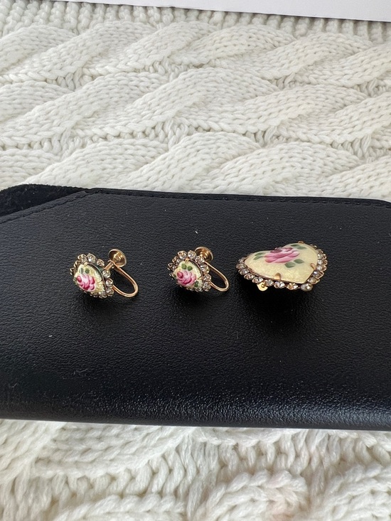 Jewelry - Vintage-Gold -Tone Pink Rose Enamel Clip-On Earrings and Brooch Set.